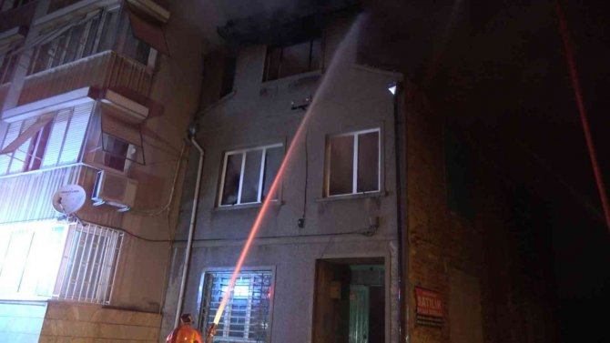 Bursa’da 3 Katlı Müstakil Ev Alev Alev Yandı