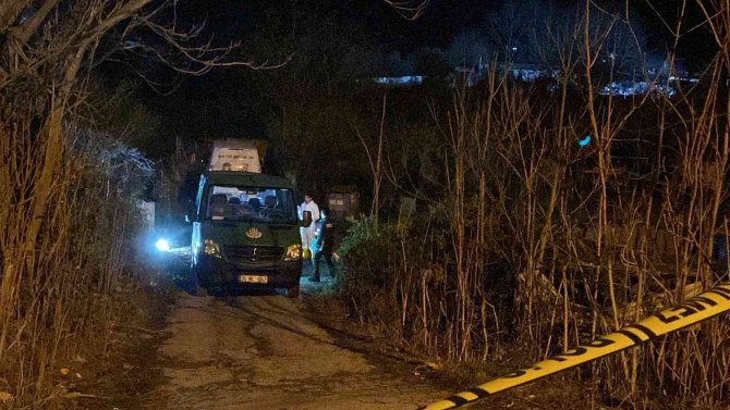 Ağaçlık Alana Uçan Otomobil Alev Alev Yandı: 1’i Polis 2 Kişi Hayatını Kaybetti