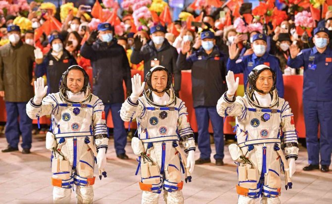 Çin, Tiangong Uzay İ̇stasyonu’na Görev Değişimi İçin 3 Astronot Gönderdi