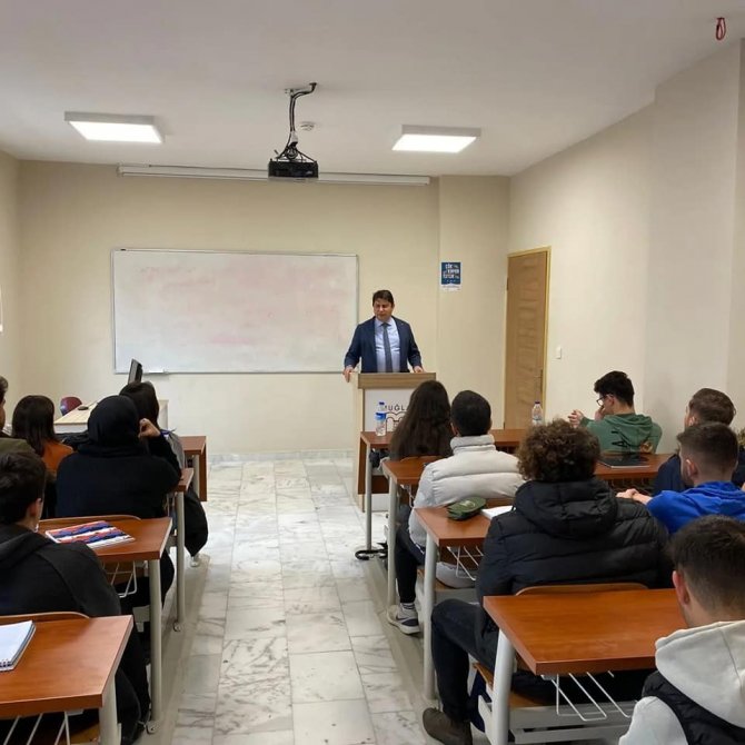 Muğla Üniversitesi Ormancılık Bölümü Öğrencileri Gelecekteki Mesleklerinin İnceliklerini Duayenlerden Dinledi