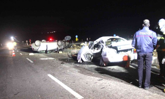 Kütahya’da İki Otomobil Çarpıştı: 1 Ölü, 2 Yaralı