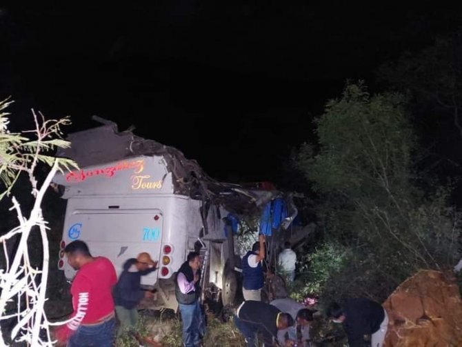Meksika’da Otobüs Uçuruma Yuvarlandı: 3 Ölü, 36 Yaralı