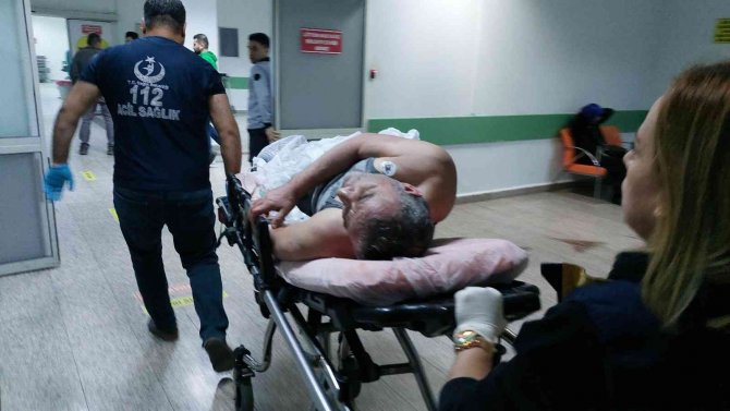 Sokak Ortasında 7 Yerinden Bıçaklanan Şahıs Ağır Yaralandı