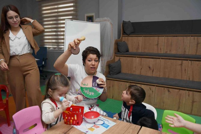Anne-baba Ve Çocuk Eğitim Merkezi’nde İlk Ders Zili Çaldı
