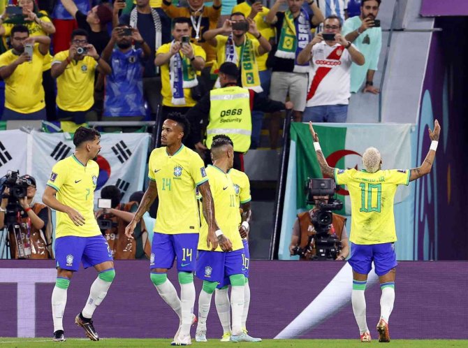 Brezilya, Çeyrek Final Biletini 4 Golle Aldı