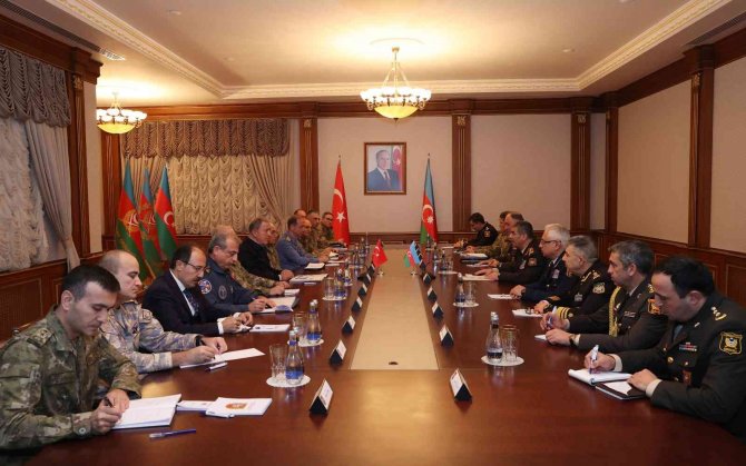 Bakan Akar İçin Azerbaycan Savunma Bakanlığı’nda Askeri Tören Düzenlendi