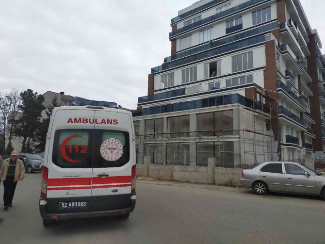 Ordu’da Üzerlerine Çimento Torbası Düşen 2 İşçi Yaralandı