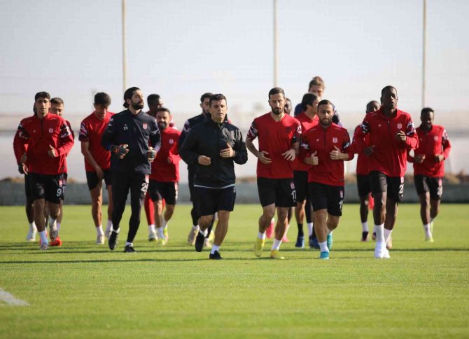 Sivasspor Hazırlıklarını Antalya’da Sürdürüyor