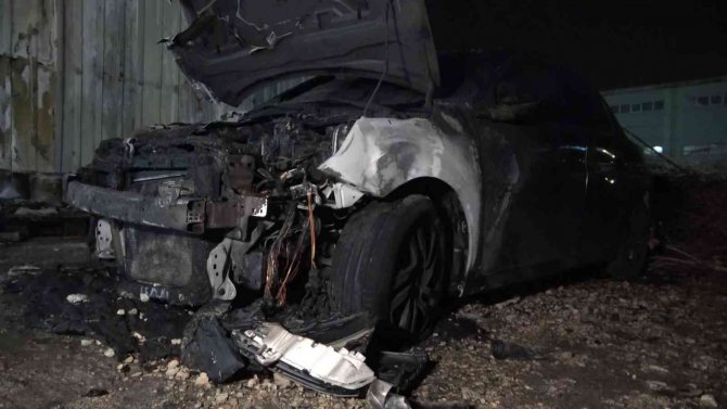Bursa’da Araç Bayisinde Korkutan Yangın: Sıfır Araçlar Kül Oldu
