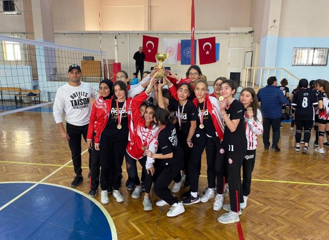 Adana Genç İ̇ş Adamları Derneği Ortaokulu Adana Şampiyonu