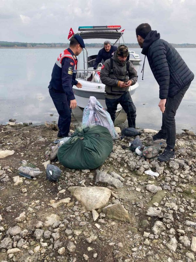 İ̇çme Suyu Havzası Olan Terkos Gölü’nde Kaçak Avcılık Yapanlar Suç Üstü Yakalandı