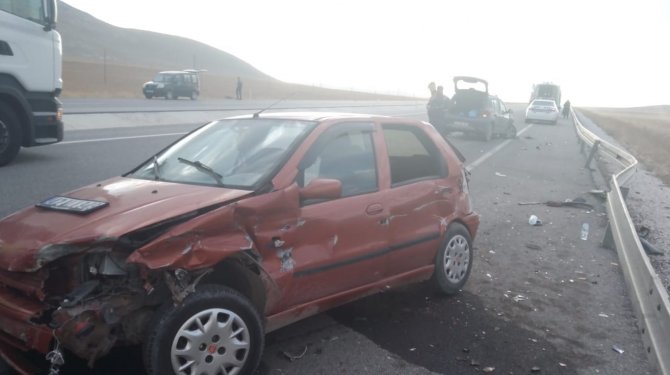 Karaman’da İki Otomobil Çarpıştı: 7 Yaralı