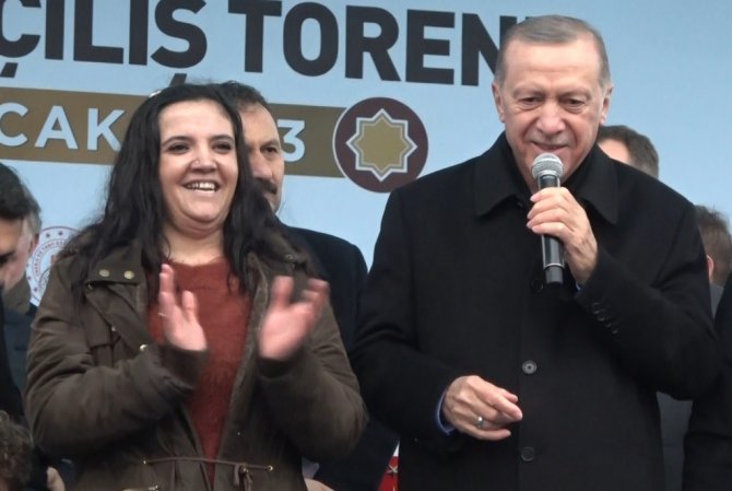 Sahneye Çıkıp Cumhurbaşkanı Erdoğan İle Şarkı Söyledi
