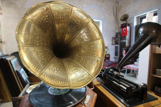 Kırşehir Zanaatkarlar Çarşısında Plaklar Ve Eski Radyolar Satış Rekoru Kırdı