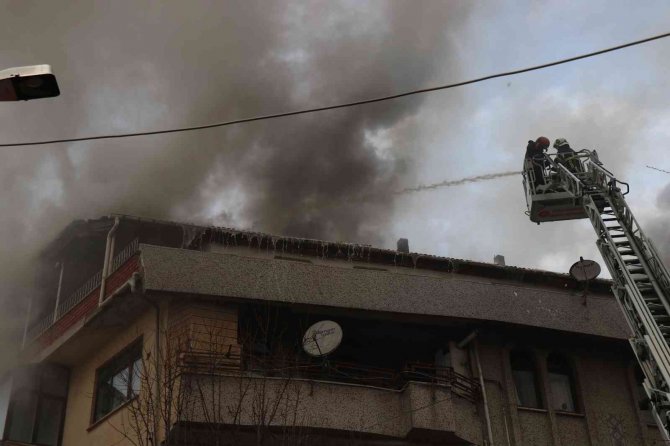 Sakarya’da Mahalleliyi Sokağa Döken Yangın: Ekipler Seferber Oldu