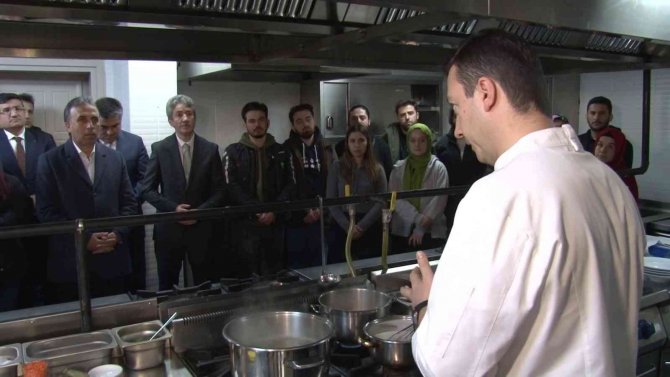 Kadıköy’de Aşçı Ve Aşçı Yardımcılarına Ünlü Şeflerden Eğitim