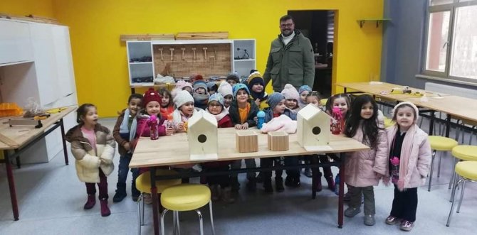 Anaokulu Öğrencilerinin Tasarladığı Kuş Evleri Okul Bahçesindeki Yerini Aldı