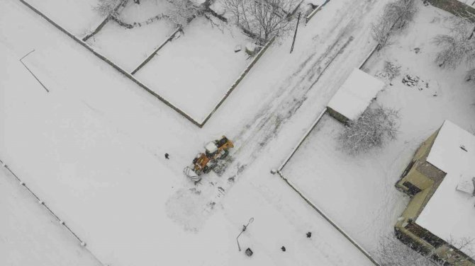 Tatvan Belediyesi Karla Mücadele Çalışmalarını Sürdürüyor