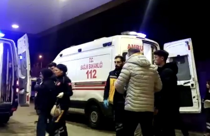 Ehliyetsiz Sürücü Evin Duvarına Çarptı: 4 Yaralı