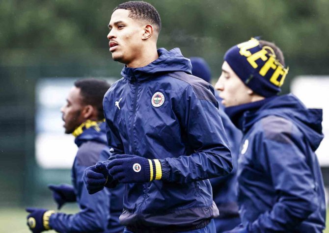 Fenerbahçe’de Oosterwolde Takımla İlk Antrenmanına Çıktı