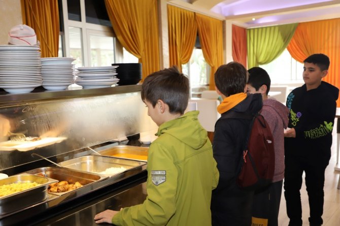 Bursa’da 70 Bin Öğrenciye Ücretsiz Yemek