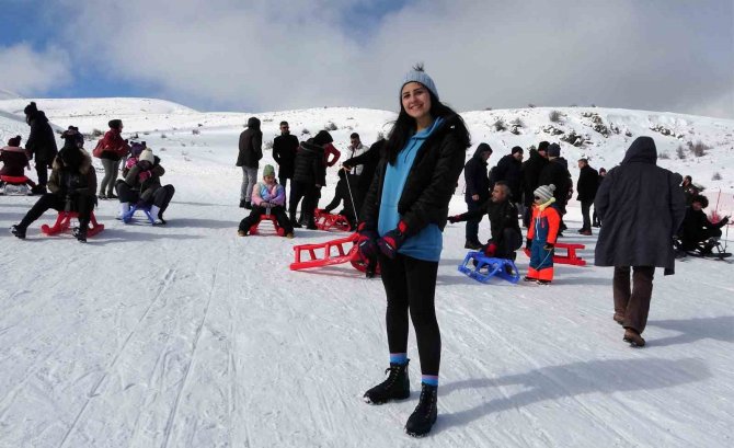 Sezonun En Erken Açan Denizli Kayak Merkezi Yerli Ve Yabancı Turistlerin Akınına Uğradı