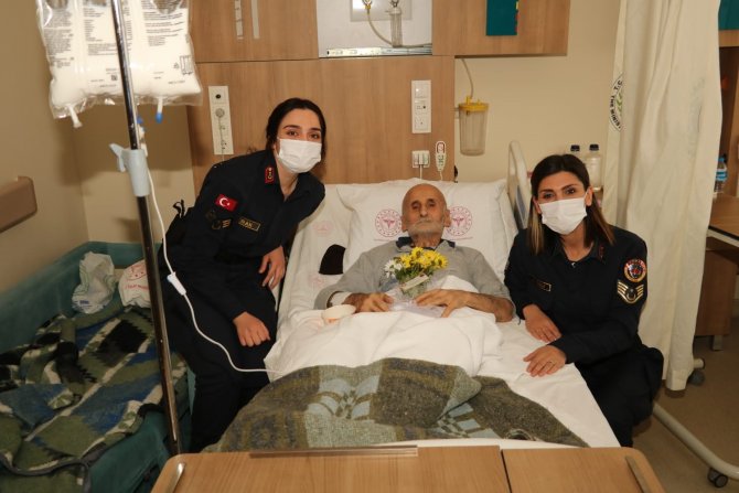 Dünya Kanser Günü’nde Jandarmadan Hastalara Sürpriz
