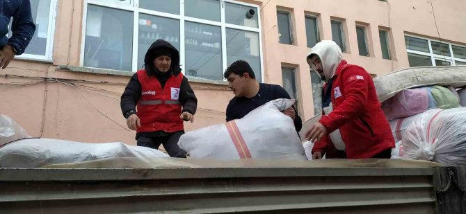 Hisarcık’tan İki Yardım Tırı Deprem Bölgesine Yola Çıktı