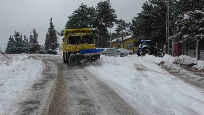 Sinop’ta Kapanan Köy Yollarında Karla Mücadele