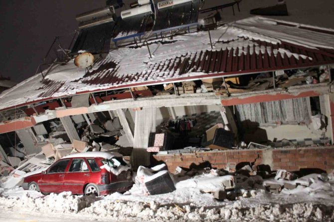 Elbistan Depreminden Geriye Yıkılmış Binalar Kaldı