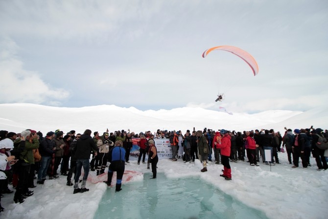 Kaçkar Buzul Gölü'nde sıra dışı "yüzme şenliği" 22