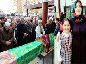 Rize'de Kamyonun Çarpması Sonucu Ölen Anne ve Kızı Toprağa Verildi