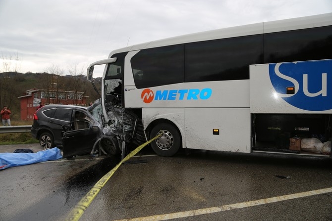 Rize'ye Gelen Yolcu Otobüsü Ciple Çarpıştı: 1 Ölü, 10 Yaralı 2
