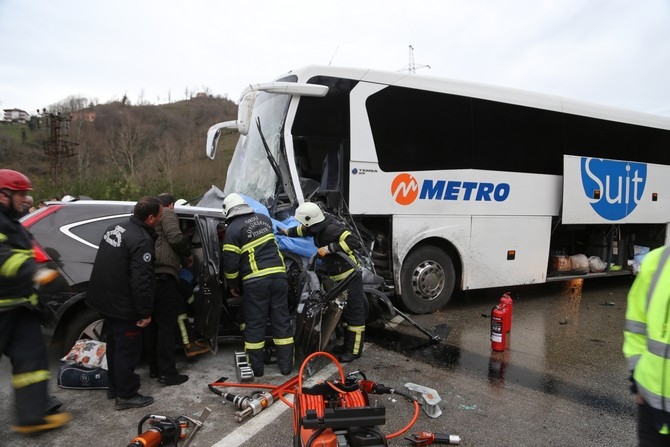 Rize'ye Gelen Yolcu Otobüsü Ciple Çarpıştı: 1 Ölü, 10 Yaralı 3