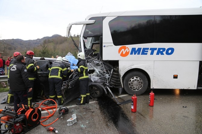 Rize'ye Gelen Yolcu Otobüsü Ciple Çarpıştı: 1 Ölü, 10 Yaralı 4
