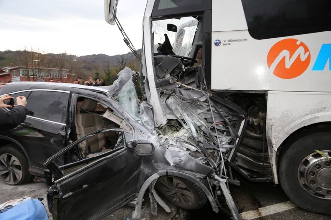 Rize'ye Gelen Yolcu Otobüsü Ciple Çarpıştı: 1 Ölü, 10 Yaralı 5