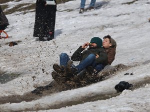Ayder'de kar festivali ‘kardan adamsız’ geçti