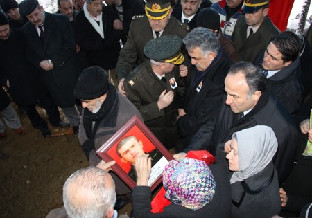 Rize Şehidini Uğurladı! 48