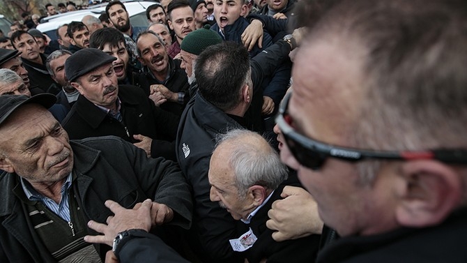 Kemal Kılıçdaroğlu'na şehit cenazesinde saldırı 2