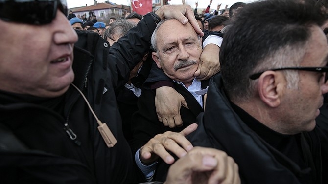 Kemal Kılıçdaroğlu'na şehit cenazesinde saldırı 4