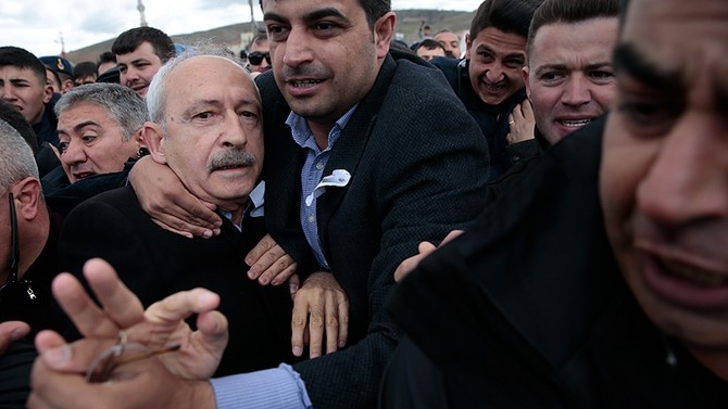 Kemal Kılıçdaroğlu'na şehit cenazesinde saldırı 5