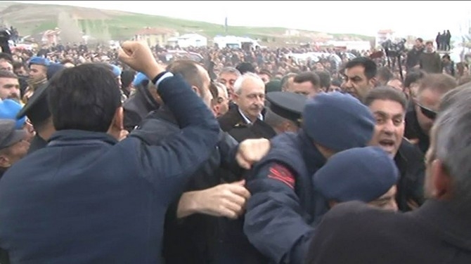 Kemal Kılıçdaroğlu'na şehit cenazesinde saldırı 6