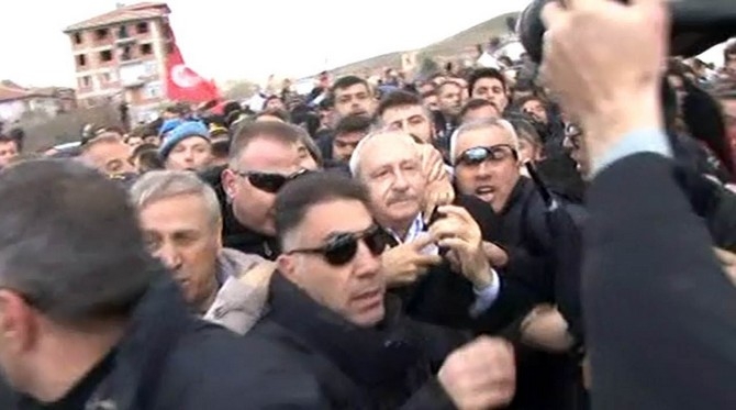 Kemal Kılıçdaroğlu'na şehit cenazesinde saldırı 7