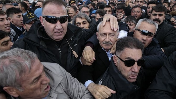 Kemal Kılıçdaroğlu'na şehit cenazesinde saldırı 8