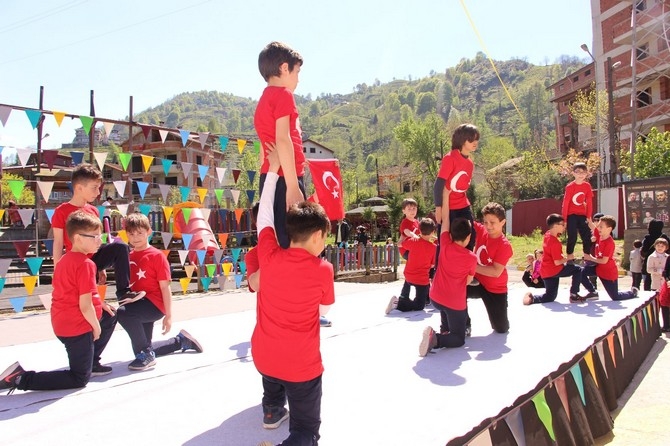 Rize Özel Çözüm İlkokulu'ndan Festival Gibi 23 Nisan Kutlaması 23
