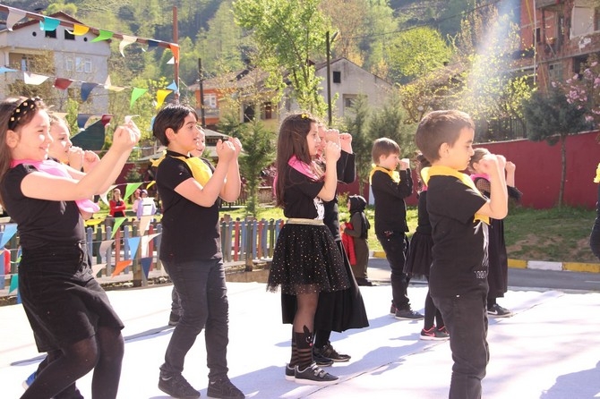 Rize Özel Çözüm İlkokulu'ndan Festival Gibi 23 Nisan Kutlaması 46