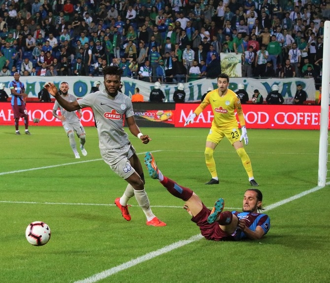 Çaykur Rizespor - Trabzonspor Maçı Fotoğrafları 17