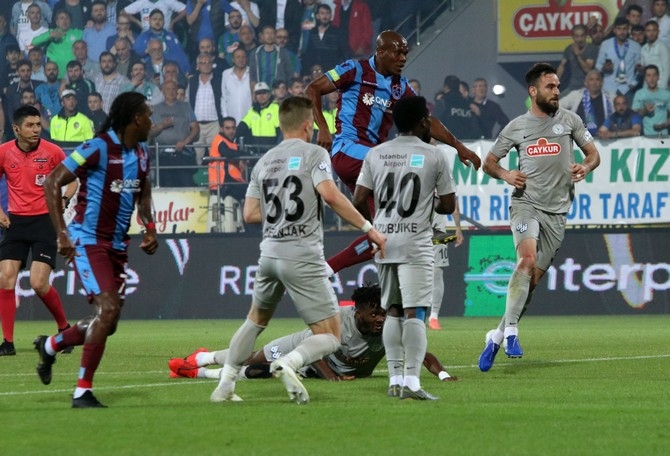 Çaykur Rizespor - Trabzonspor Maçı Fotoğrafları 38