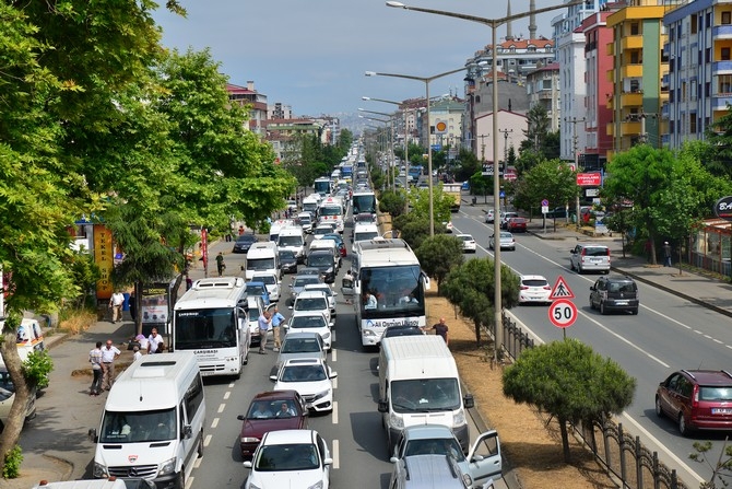 Trabzon'da Otomobil Rize Plakalı Tırın Altında Kaldı: 3 Yaralı 5
