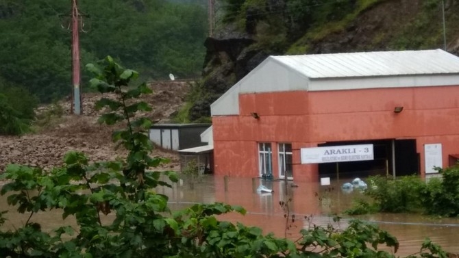 Trabzon'da HES borusu patladı 2 ölü, 2 kayıp 17